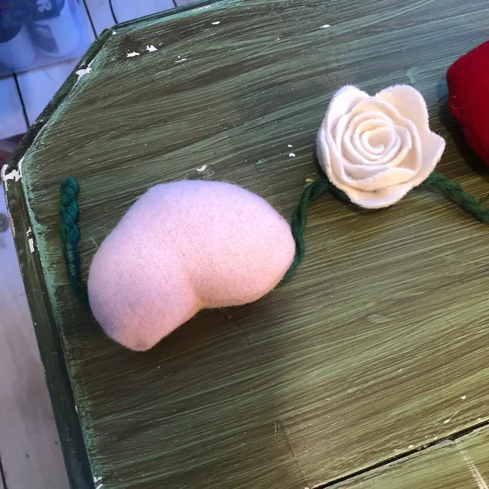 Target Threshold New without Box Garland Felt Hearts and Roses Valentine's Day